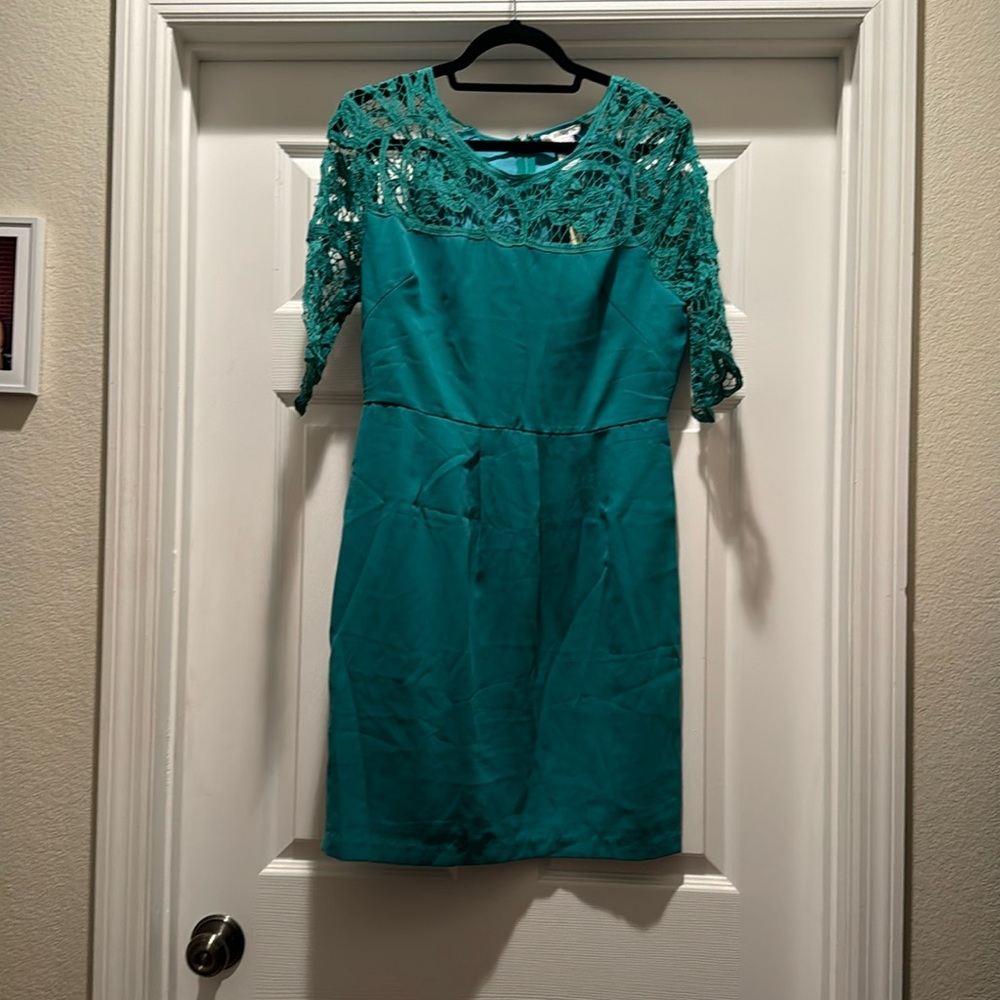 NWT Esley teal dress with lace sleeves. Size large